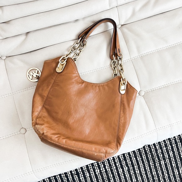 Awesome Vintage Michael Kors Buttery Soft Leather Bag With Gold Chain Hardware - Picture 5 of 5